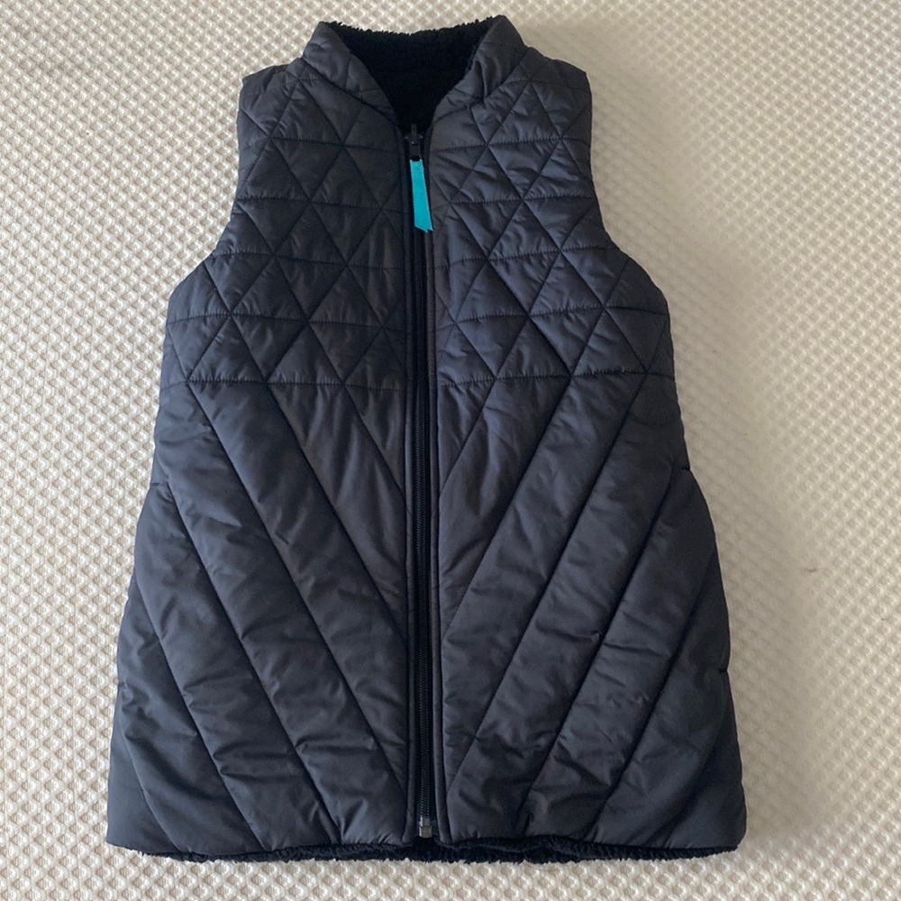 Girls ivivva puffy vest with soft material on the inside. Size 10 barley worn!!